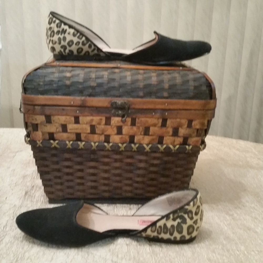$$$ Betsey Johnson Suede Animal Print Shoes $$$ - Picture 2 of 7